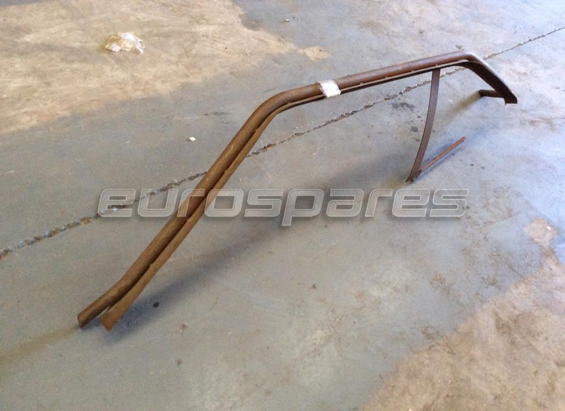 nouveau montant de porte gauche ferrari. numéro de pièce 40094609 (1)