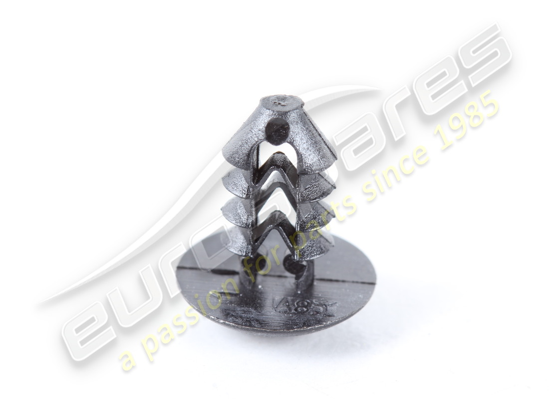 nouveau clip de fixation maserati. référence 675000629 (1)