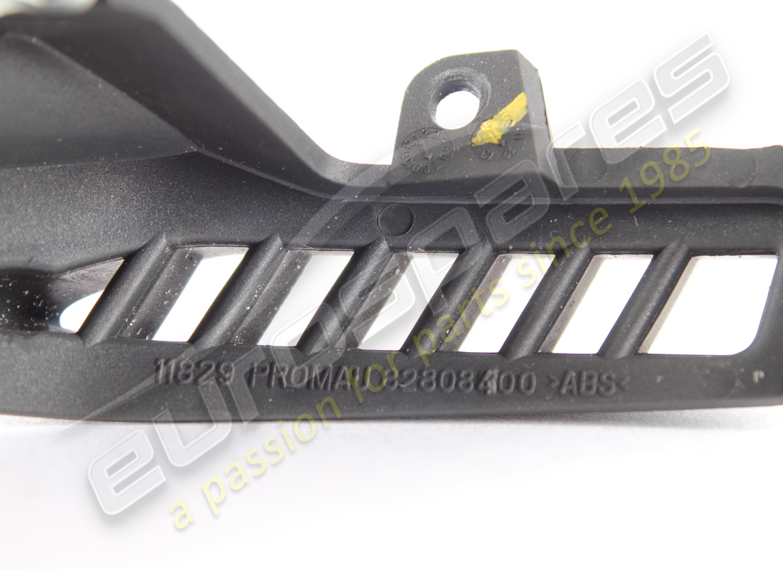 GRILLE DE CONDUIT D'AIR LATÉRAL DROIT D'OCCASION FERRARI. RÉFÉRENCE 82809600 (3) grille de conduit d'air latéral droit d'occasion ferrari. référence 82809600 (3)