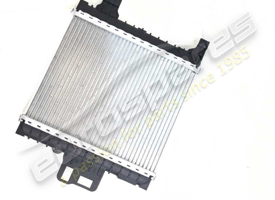 nouveau radiateur auxiliaire lamborghini. numéro de pièce 4m0121218f (1)
