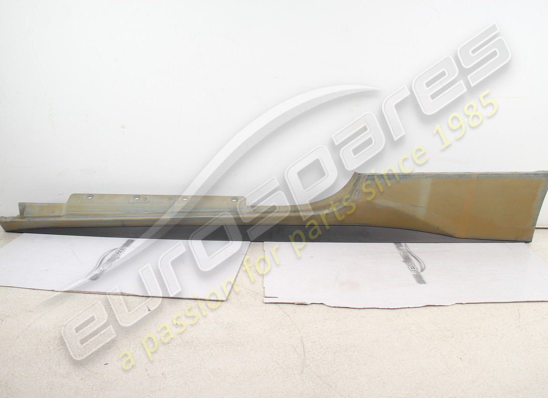 NOUVEAU (AUTRE) Ferrari GARNITURE SOUS-PORTE GAUCHE. NUMÉRO DE PIÈCE 83261500 (1)