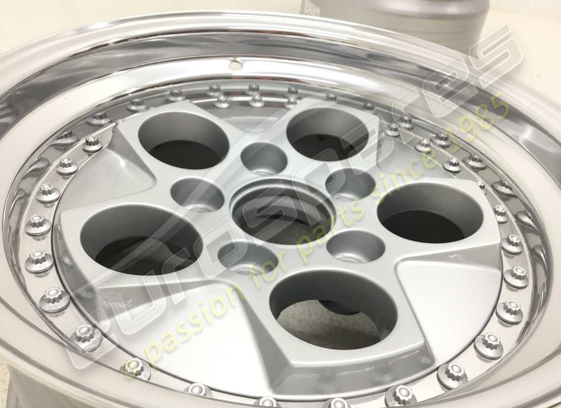 ensemble lamborghini roues reconditionné. numéro de pièce 0r1280002 (4)