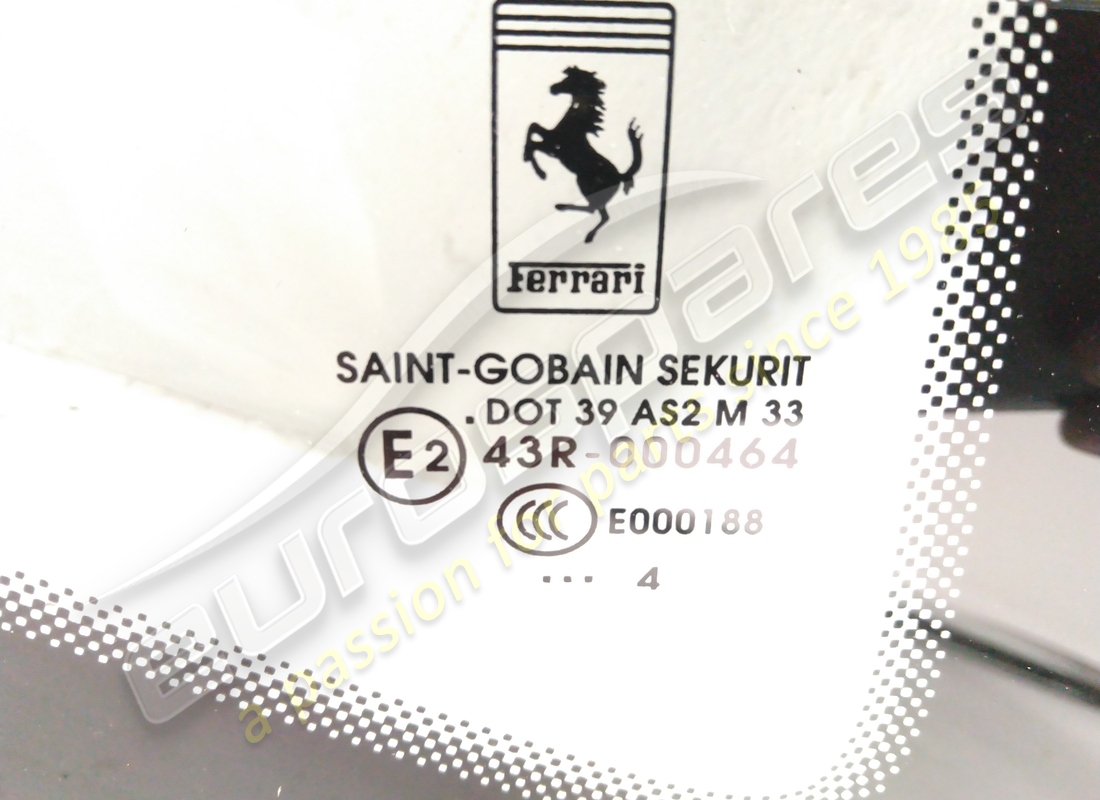 utilisé ferrari fenêtre arrière droite. numéro de pièce 84265000 (2)