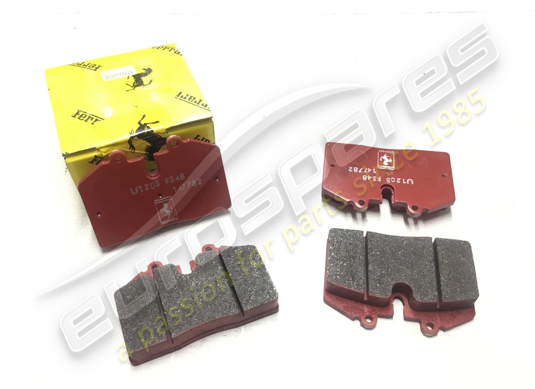 nouveau jeu de plaquettes de frein ferrari. numéro de pièce 70000796 (1)