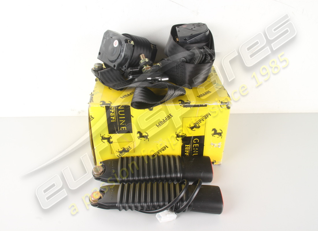 nouveau ensemble de ceintures de sécurité ferrari. numéro de pièce 64929400 (1)