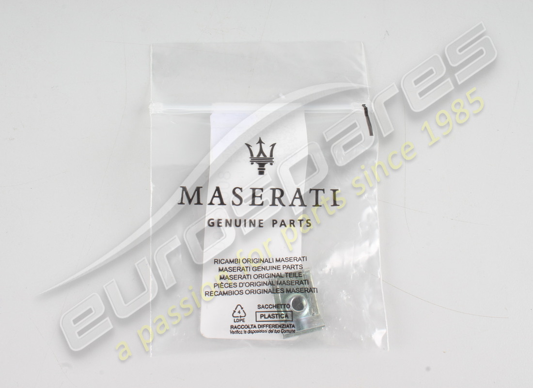 nouveau clip maserati. numéro de pièce 80093600 (1)