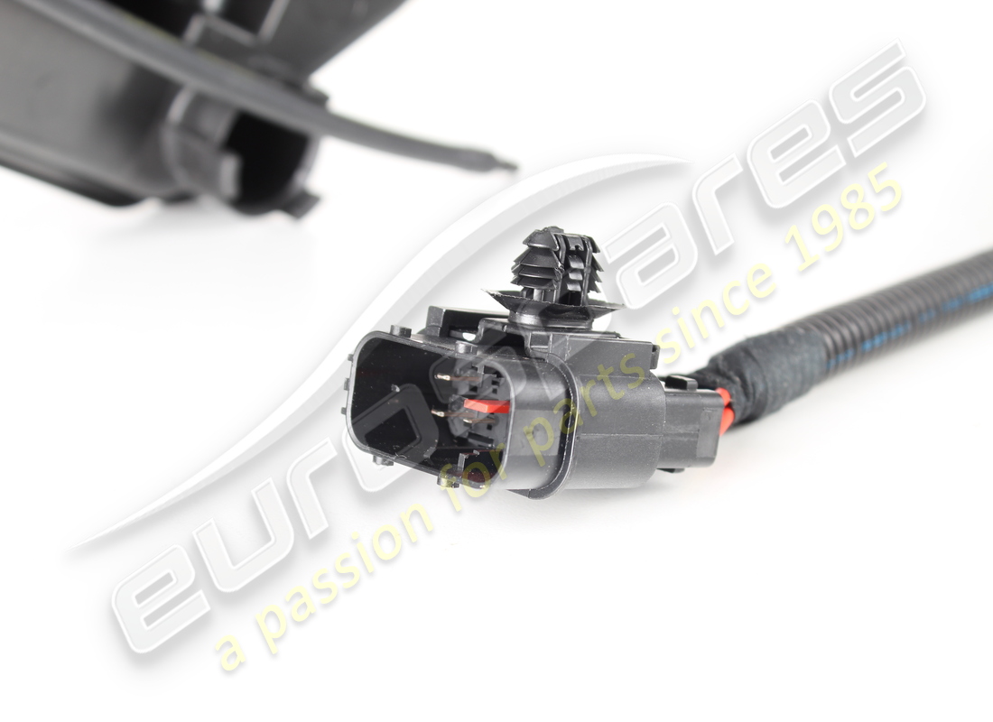 NOUVEAU RÉSERVOIR DE RONDELLE -GLACE MASERATI. NUMÉRO DE PIÈCE 670032343 (5) nouveau réservoir de rondelle -glace maserati. numéro de pièce 670032343 (5)