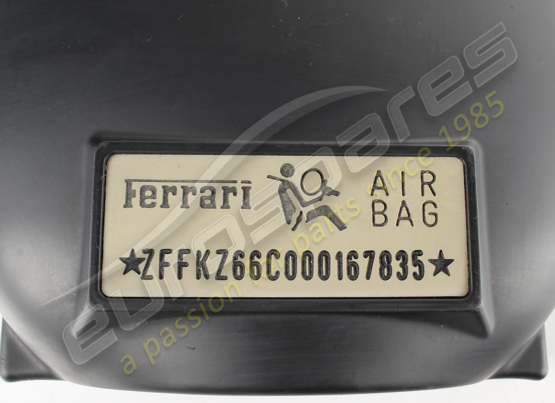 couvercle supérieur d'occasion ferrari - valable pour f1-. numéro de pièce 68097900 (2)