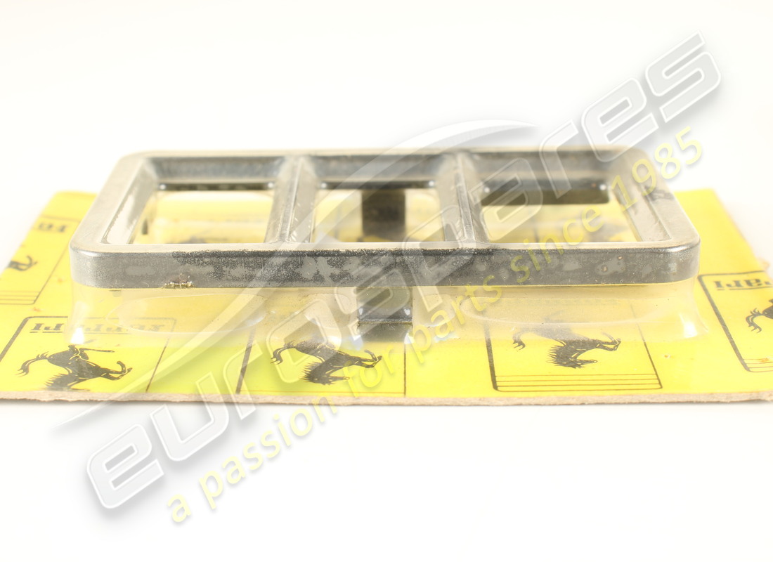 nouvelle moulure gauche ferrari. numéro de pièce 62158800 (2)