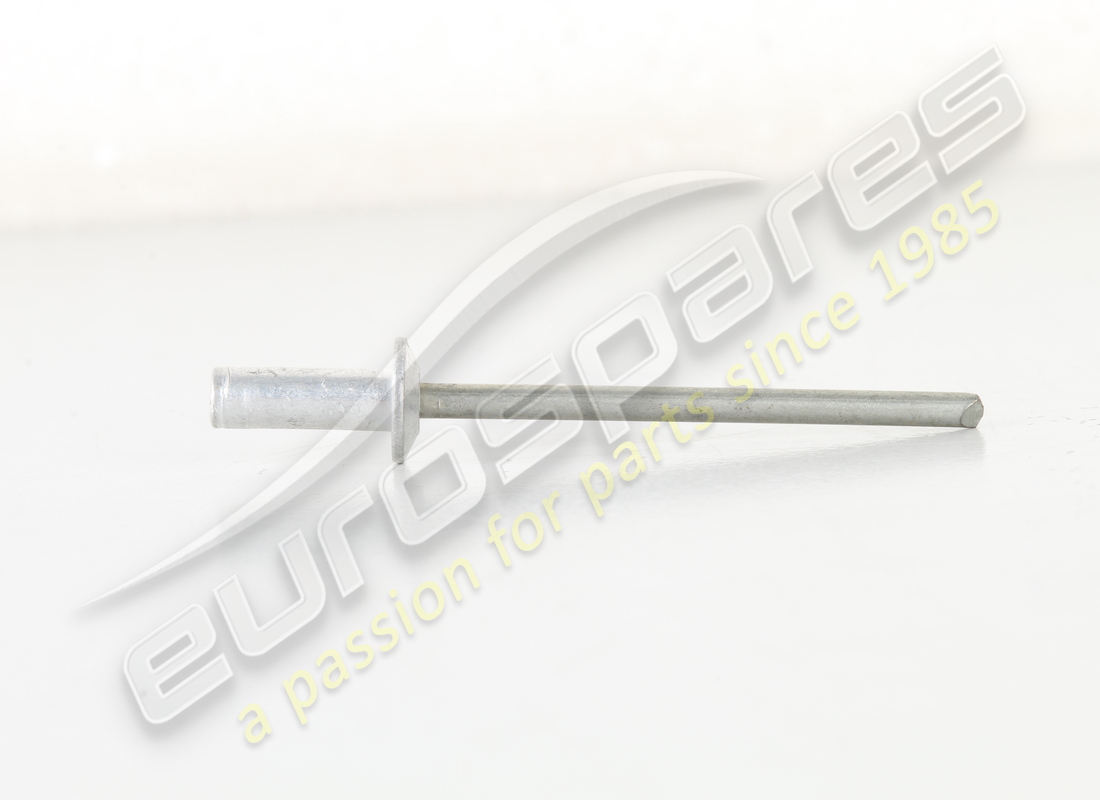 NOUVEAU RIVET POP MASERATI. NUMÉRO DE PIÈCE 14645597 (2) nouveau rivet pop maserati. numéro de pièce 14645597 (2)