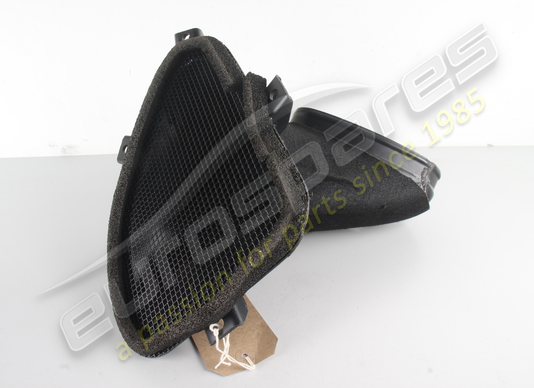 nouveau ferrari conduit d'air moteur droit. numéro de pièce 89296400 (1)