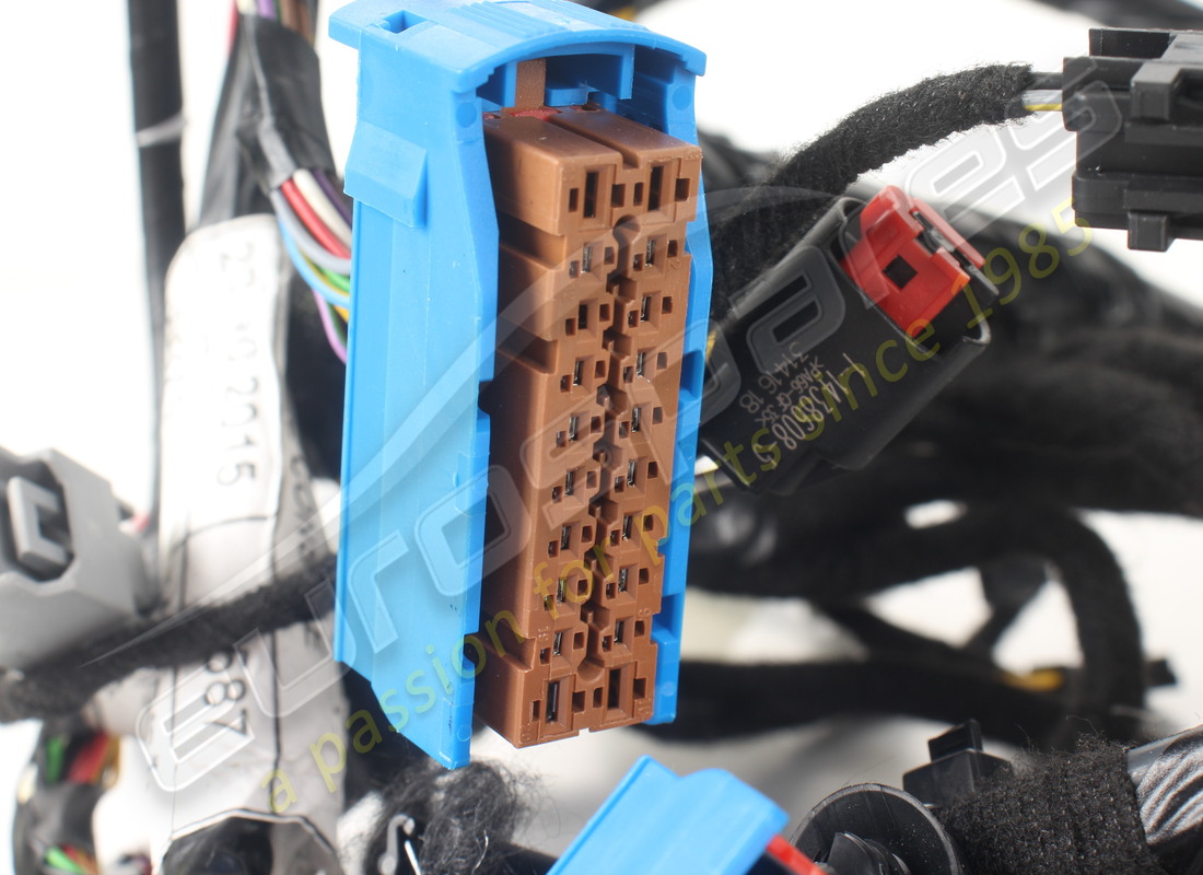 FAISCEAU DE CÂBLAGE DE CONSOLE D'OCCASION MASERATI. RÉFÉRENCE 670038106 (4) faisceau de câblage de console d'occasion maserati. référence 670038106 (4)