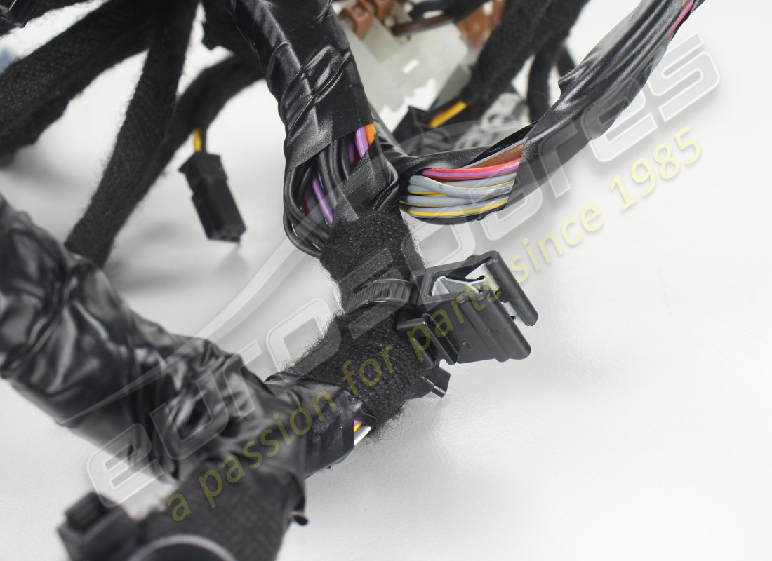 FAISCEAU DE CÂBLAGE DE CONSOLE D'OCCASION MASERATI. RÉFÉRENCE 670038106 (2) faisceau de câblage de console d'occasion maserati. référence 670038106 (2)