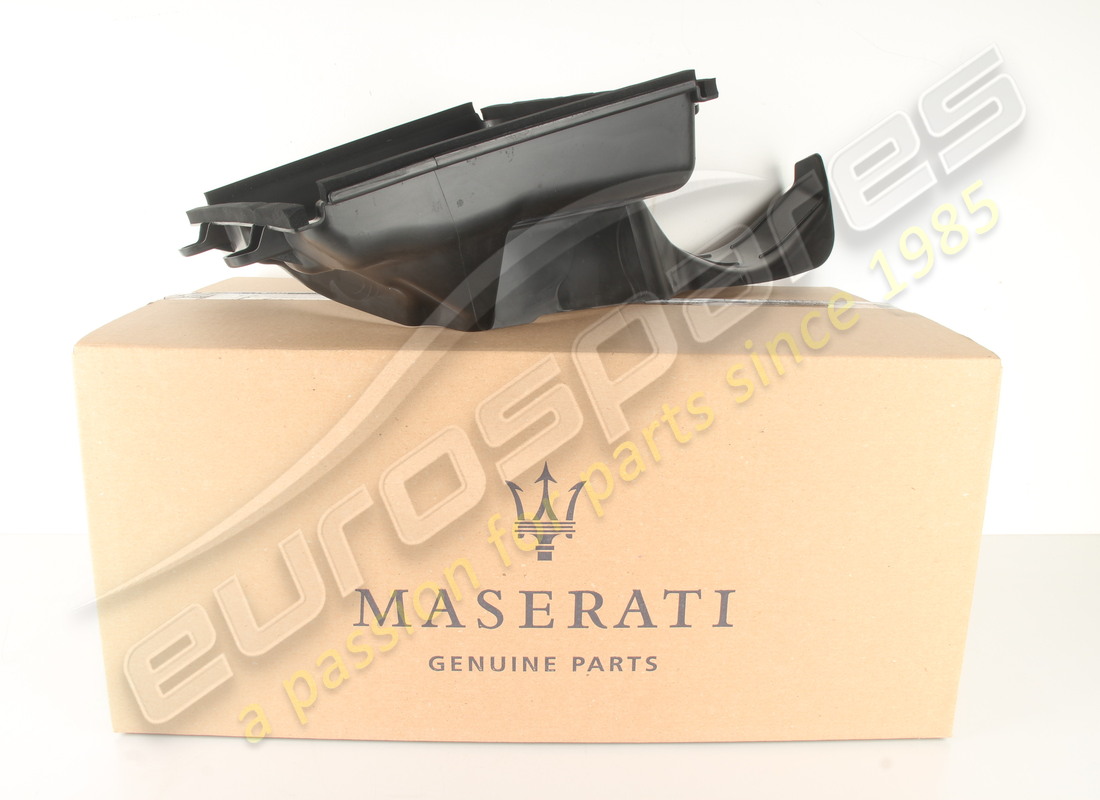nouveau maserati conduit d'air de refroidisseur intermédiaire droit. numéro de pièce 670004139 (1)