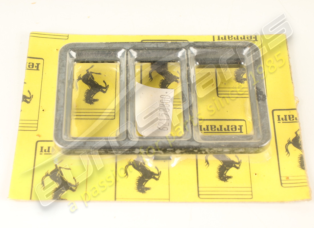nouvelle moulure gauche ferrari. numéro de pièce 62158800 (1)