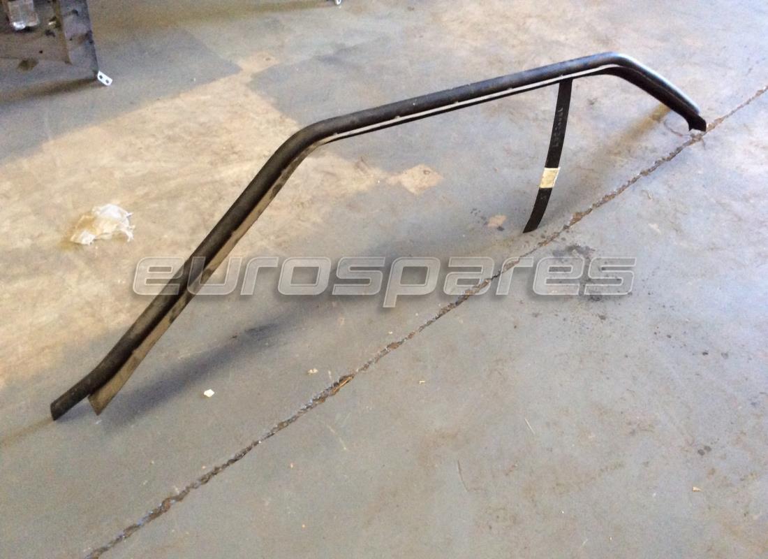 nouveau montant de porte gauche ferrari. numéro de pièce 40220006 (1)