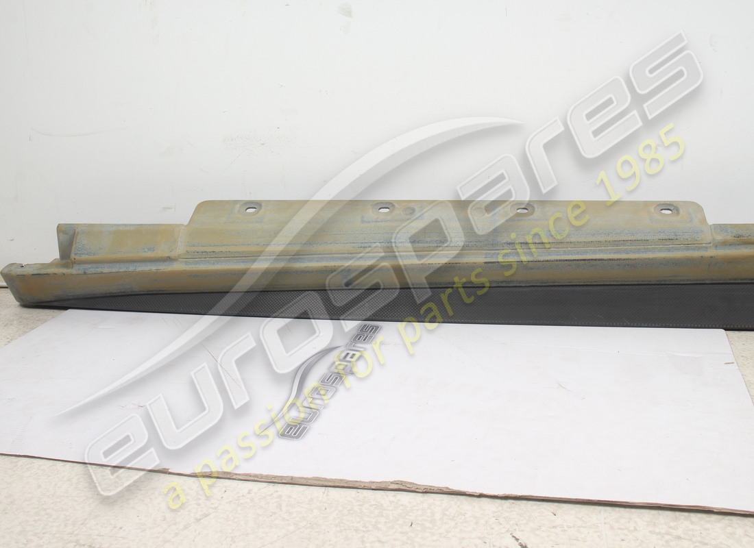 nouveau (autre) ferrari garniture sous-porte gauche. numéro de pièce 83261500 (2)