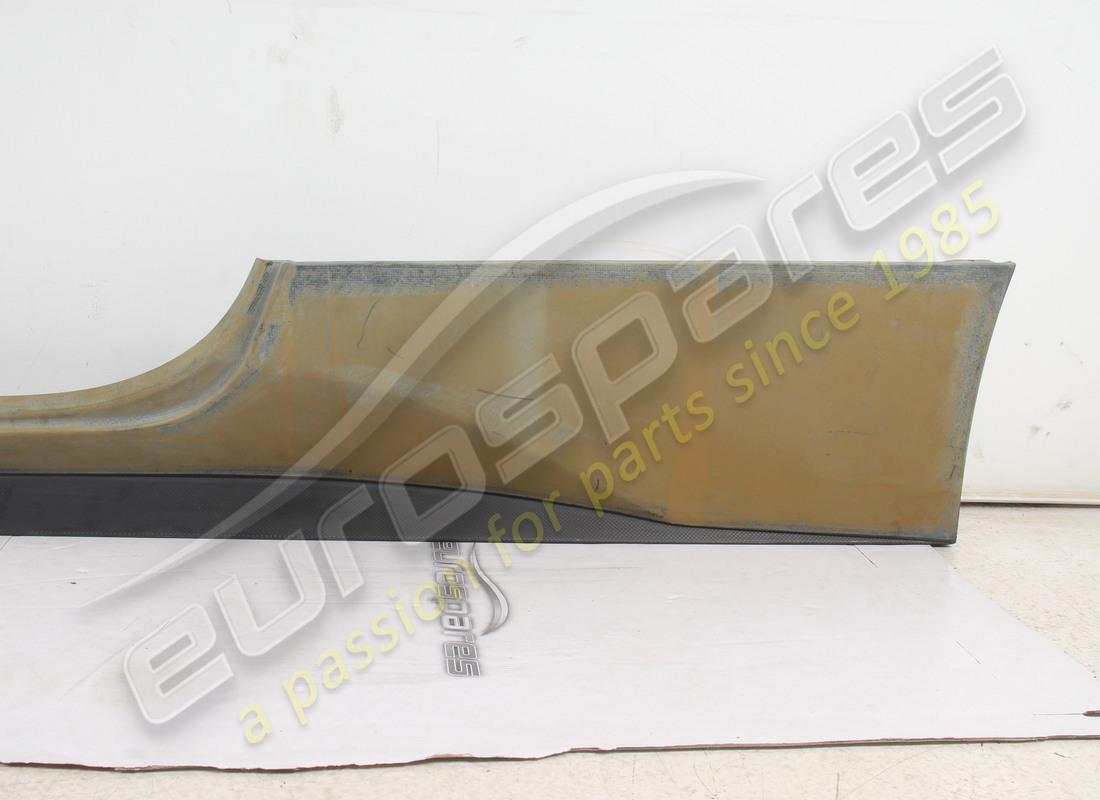 nouveau (autre) ferrari garniture sous-porte gauche. numéro de pièce 83261500 (3)