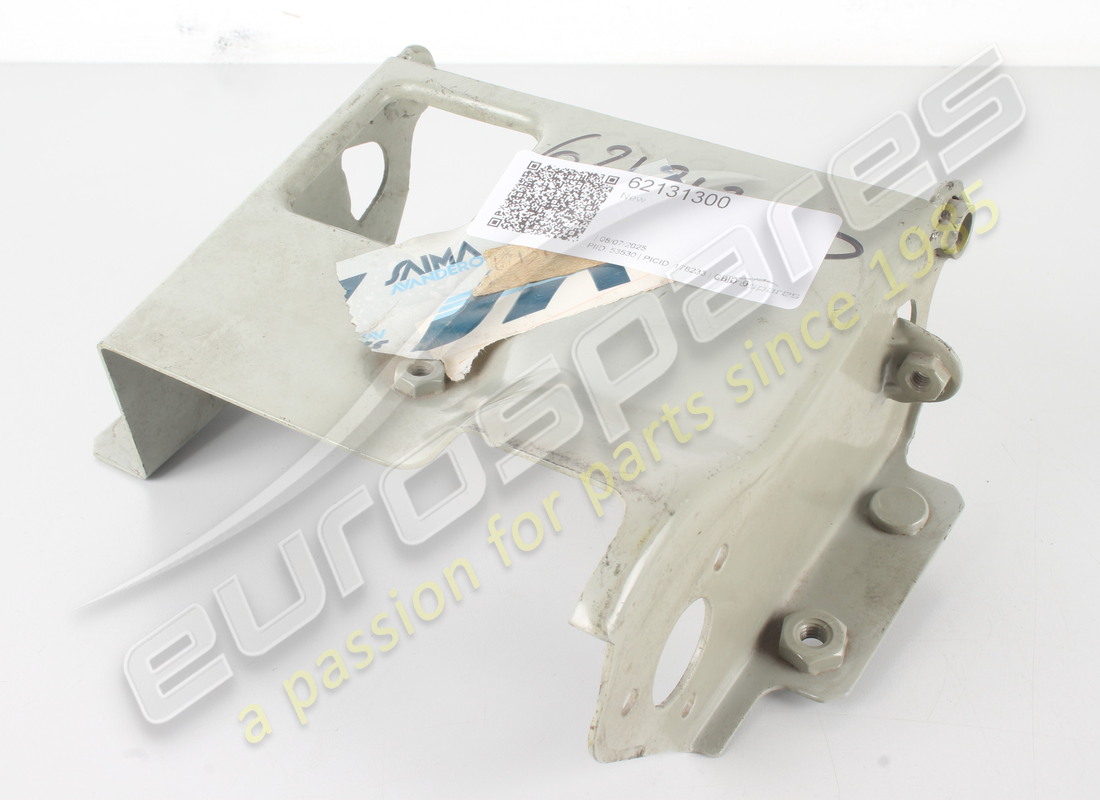 nouveau support droit ferrari. numéro de pièce 62131300 (3)