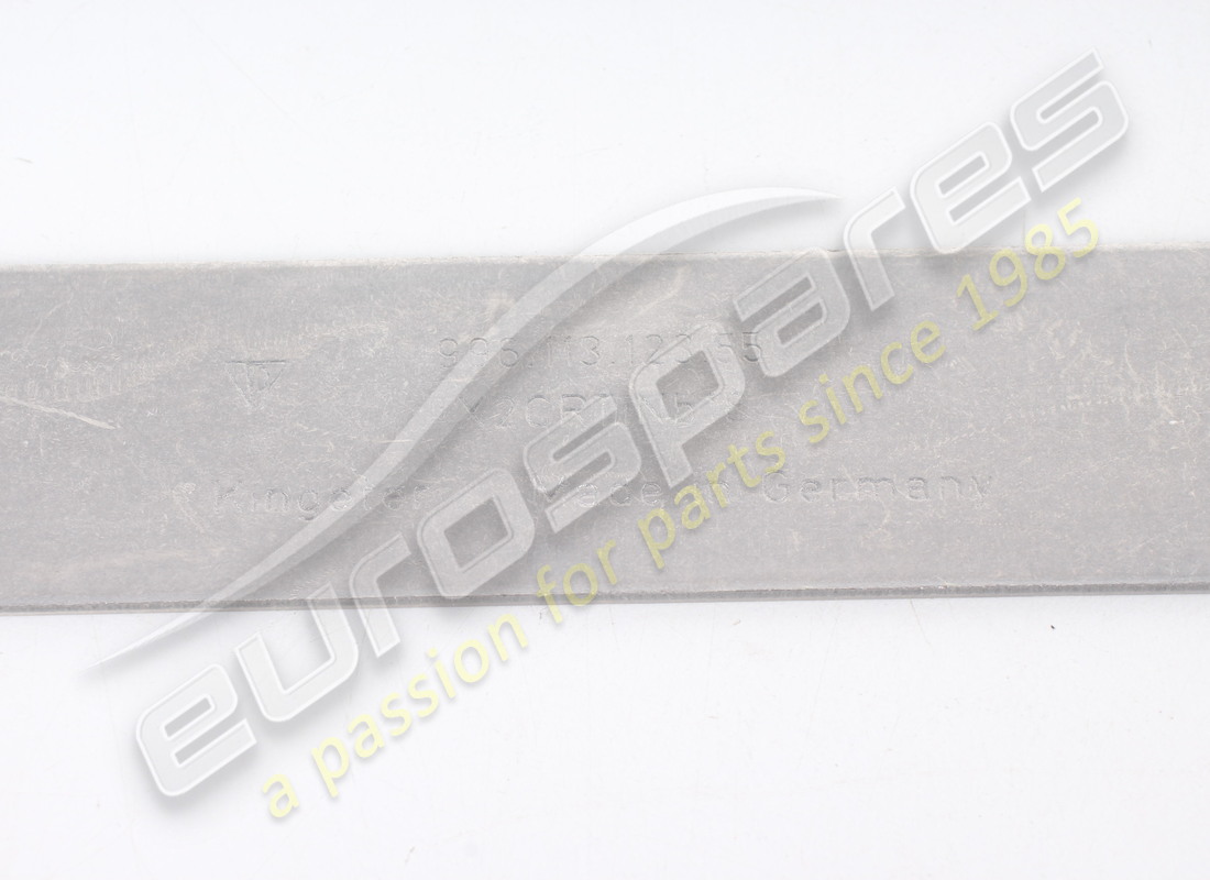 nouveau support porsche. numéro de pièce 99611312355 (3)