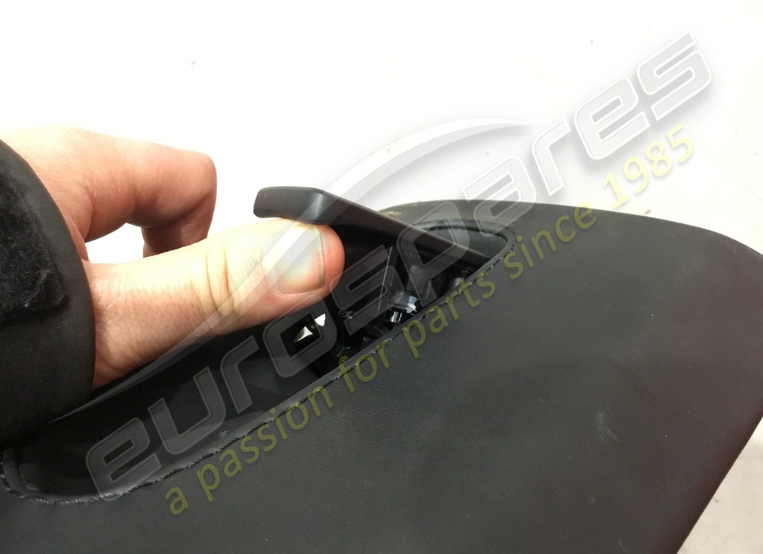 lamborghini boîte à gants utilisée. numéro de pièce 472858009 (4)