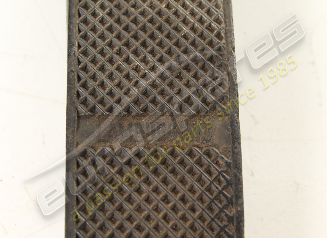 couvre-repose-pieds utilisé lamborghini. numéro de pièce 004201213 (2)