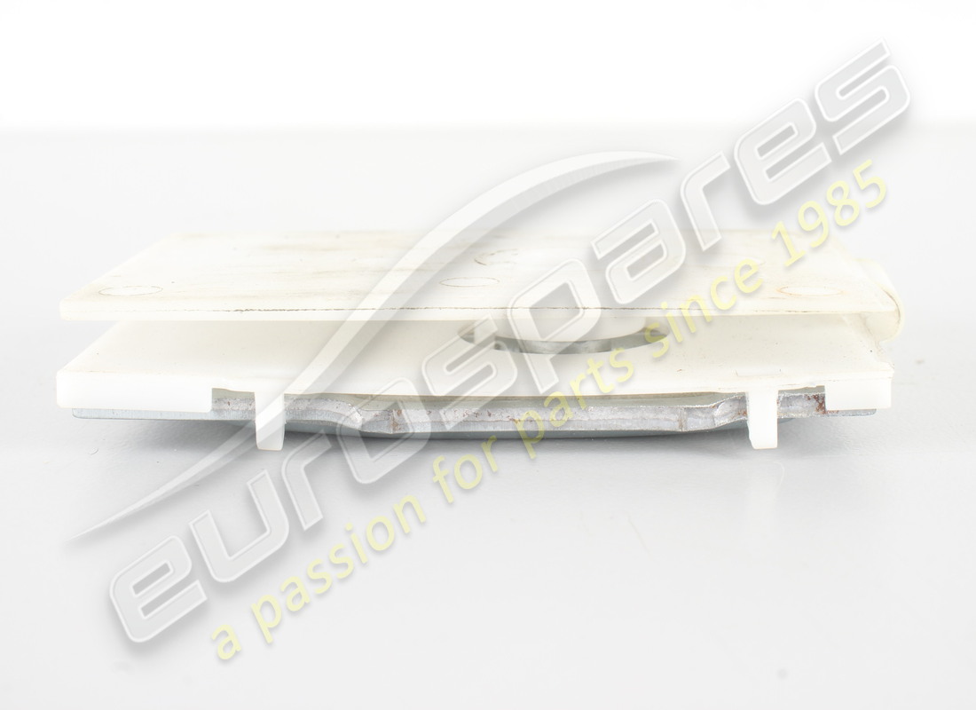 pièce de fixation d'occasion lamborghini. numéro de pièce 8h0845233 (2)