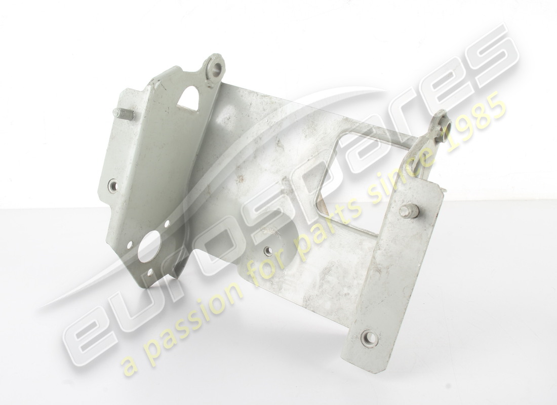 nouveau support droit ferrari. numéro de pièce 62131300 (1)