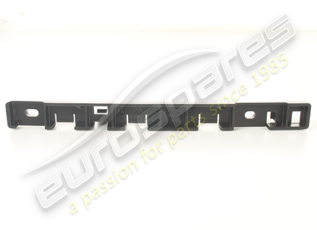 nouveau support de jupe latéral droit maserati. référence 670006111 (1)