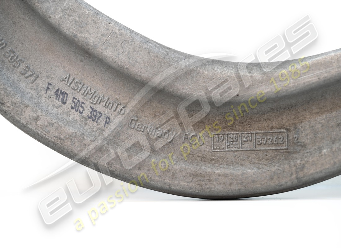 BRAS DE COMMANDE DE VOIE LAMBORGHINI UTILISÉ. NUMÉRO DE PIÈCE 4M0505397P (3) bras de commande de voie lamborghini utilisé. numéro de pièce 4m0505397p (3)