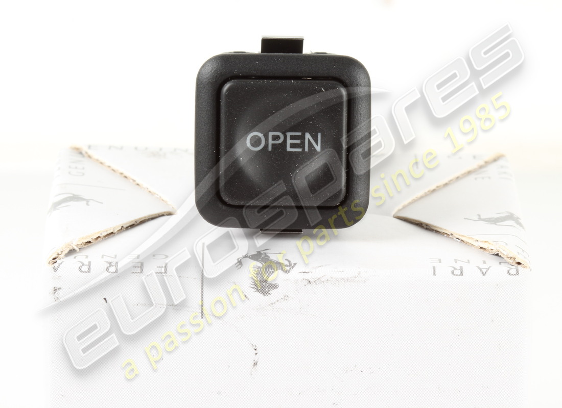 nouveau bouton poussoir ferrari. numéro de pièce 212735 (3)