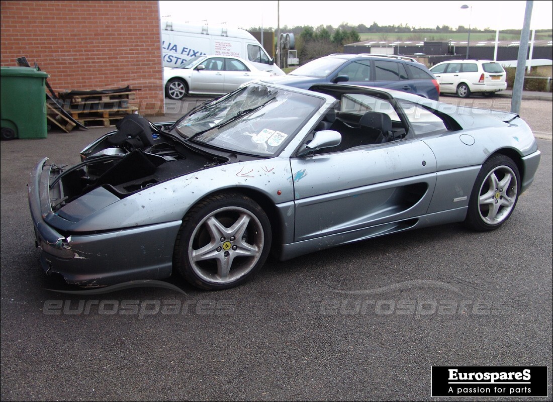 ferrari 355 (5.2 motronic) en préparation pour démantèlement à eurospares