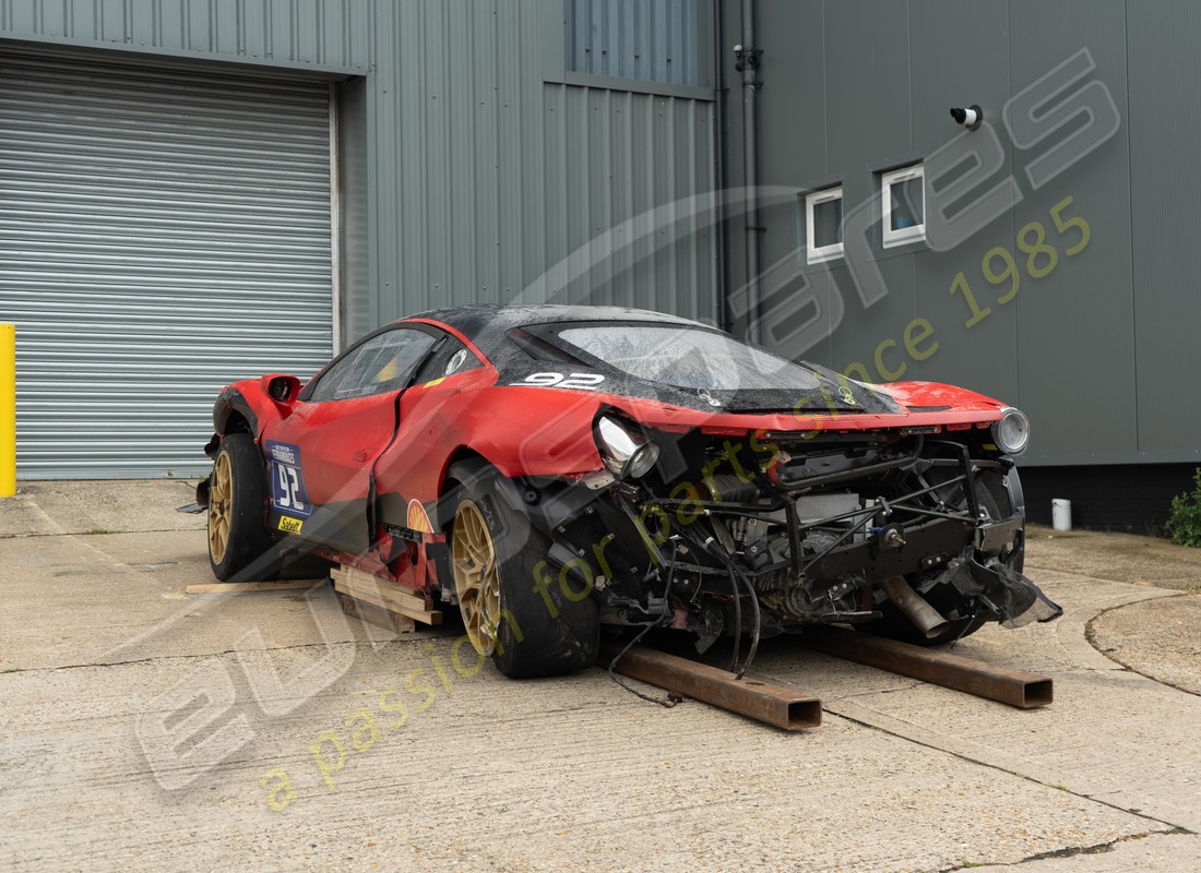 ferrari 488 challenge avec 3900km, en préparation pour le démontage #3