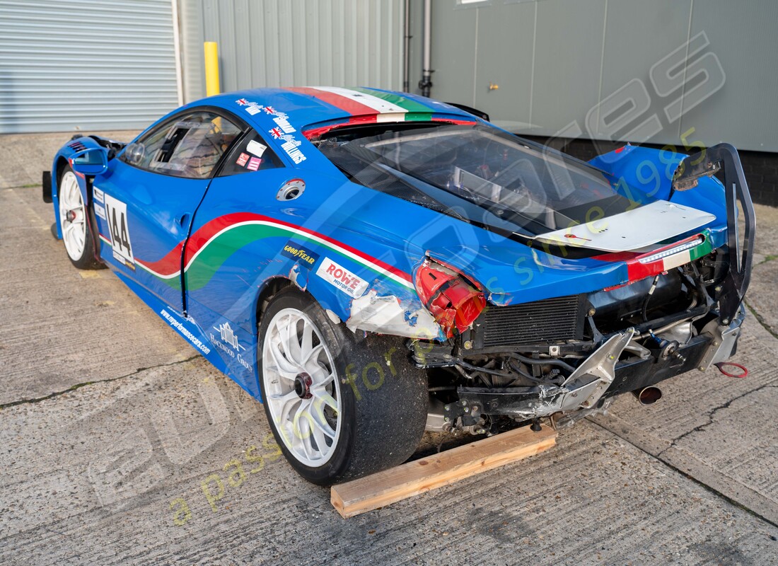 ferrari 458 challenge avec 28080 kms, en préparation pour le démantèlement #3