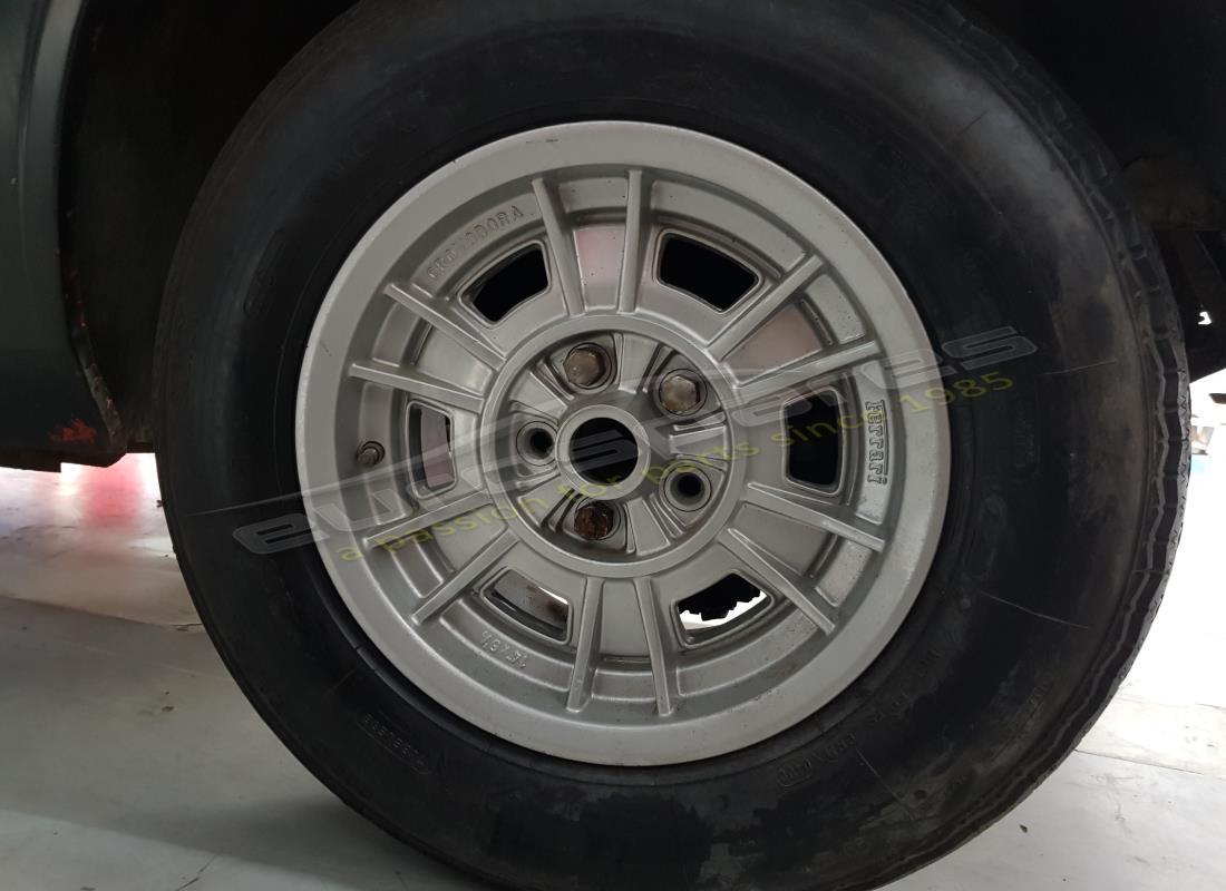 ferrari 308 gt4 dino (1976) avec inconnu, en préparation pour le démontage #16