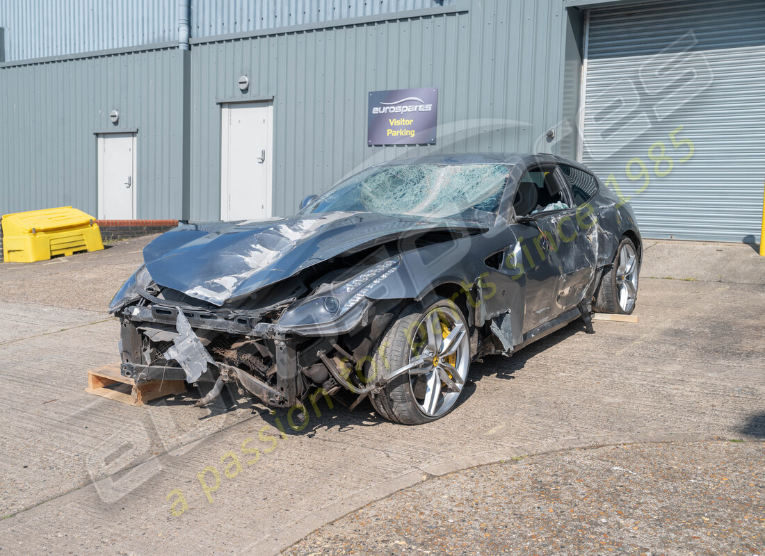 ferrari ff (rhd) en préparation pour démantèlement à eurospares