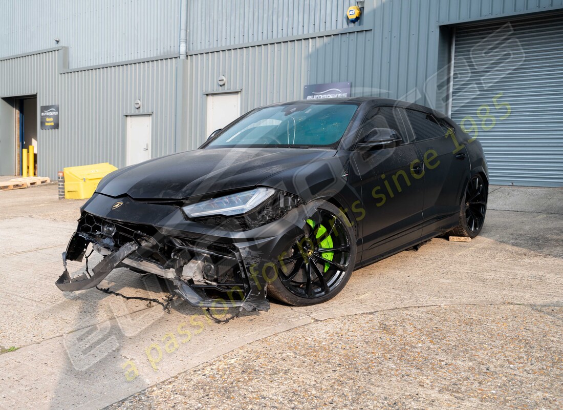 lamborghini urus (2022) en préparation pour démantèlement à eurospares
