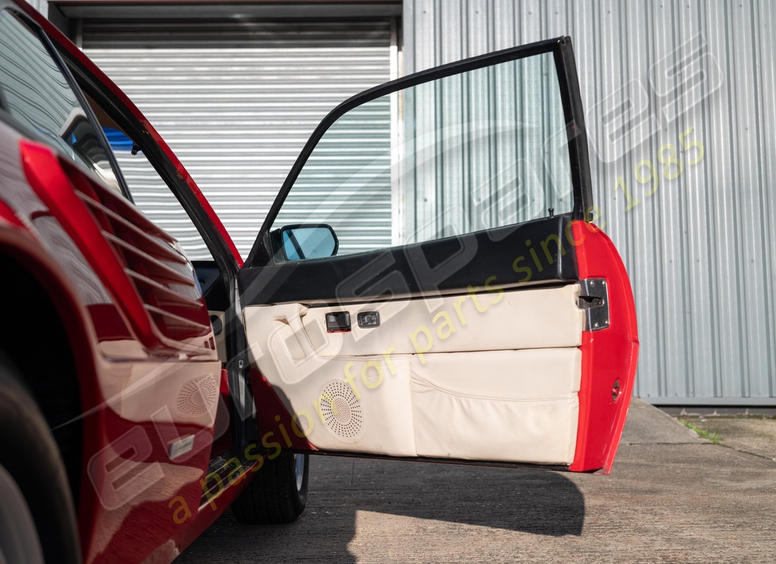 ferrari mondial 3.2 qv (1987) avec 83223, en préparation pour le démontage #21