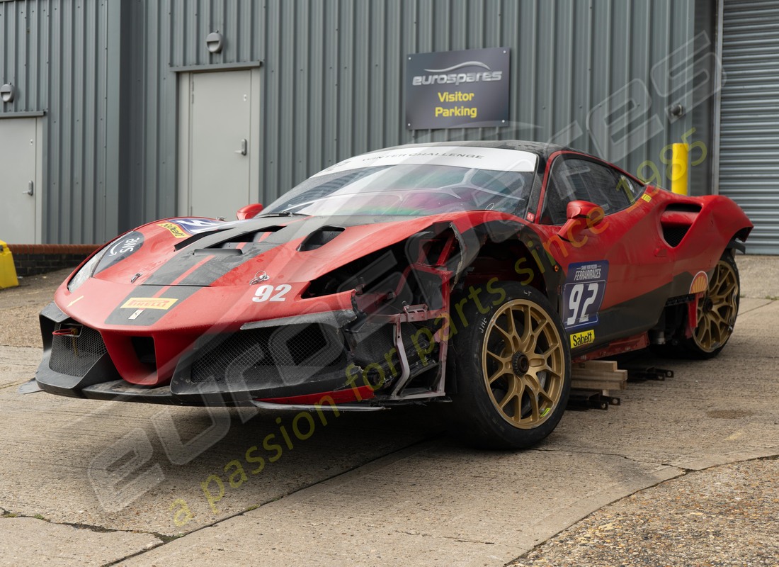 ferrari 488 challenge en préparation pour démantèlement à eurospares