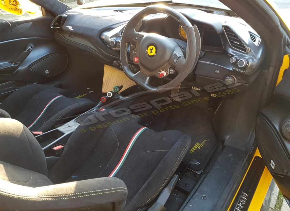 ferrari 488 pista avec 482 miles, en préparation pour le démontage #9