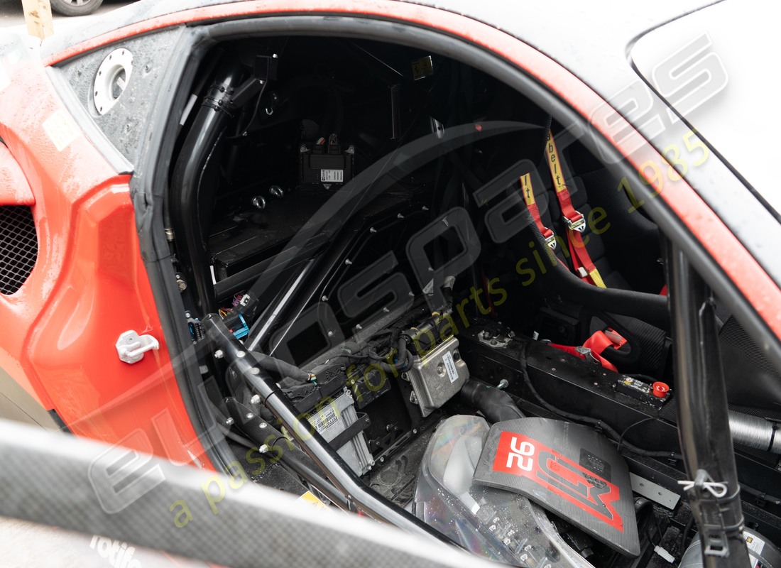 ferrari 488 challenge avec 3900km, en préparation pour le démontage #19