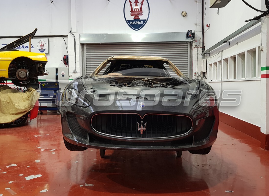 maserati granturismo mc stradale (2011) avec 14,000 kilomètres, en préparation pour le démantèlement #6