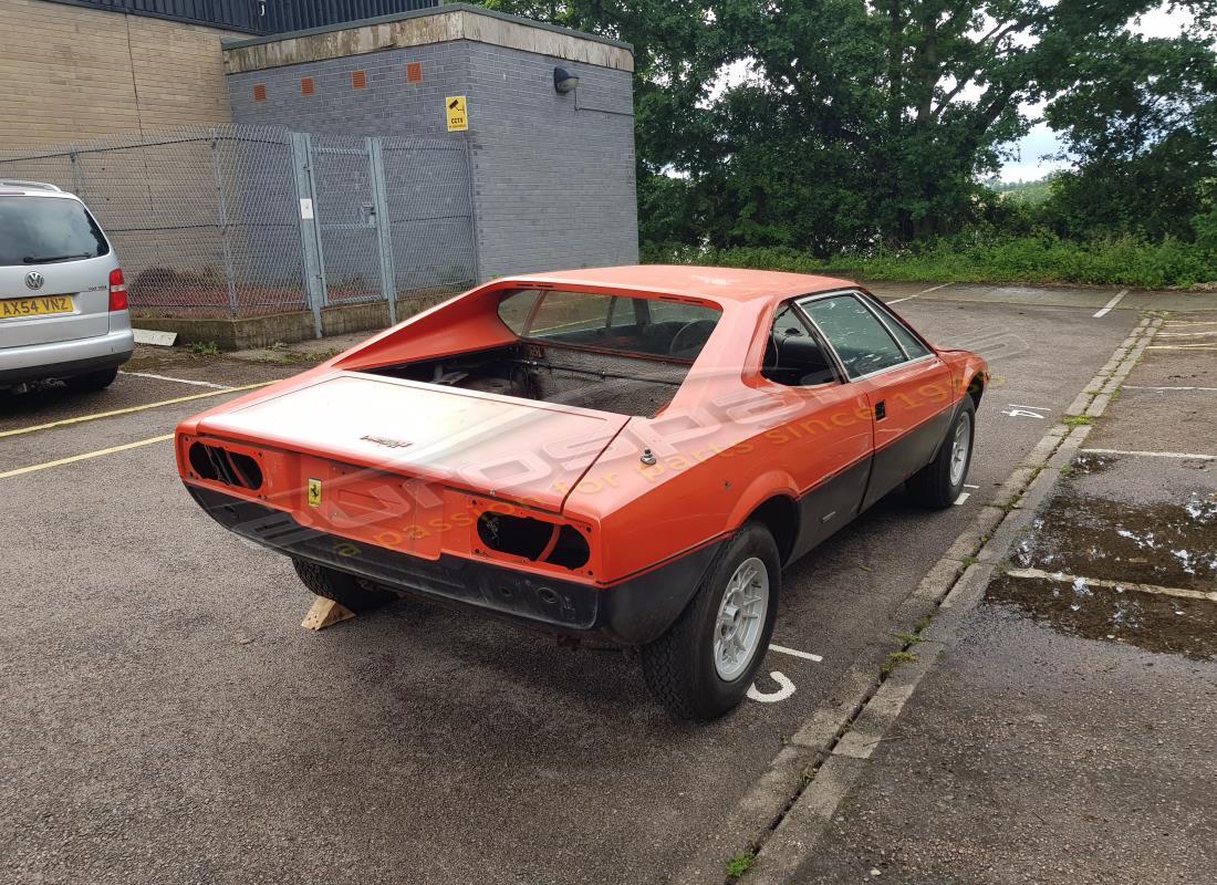 ferrari 308 gt4 dino (1976) avec inconnu, en préparation pour le démontage #5