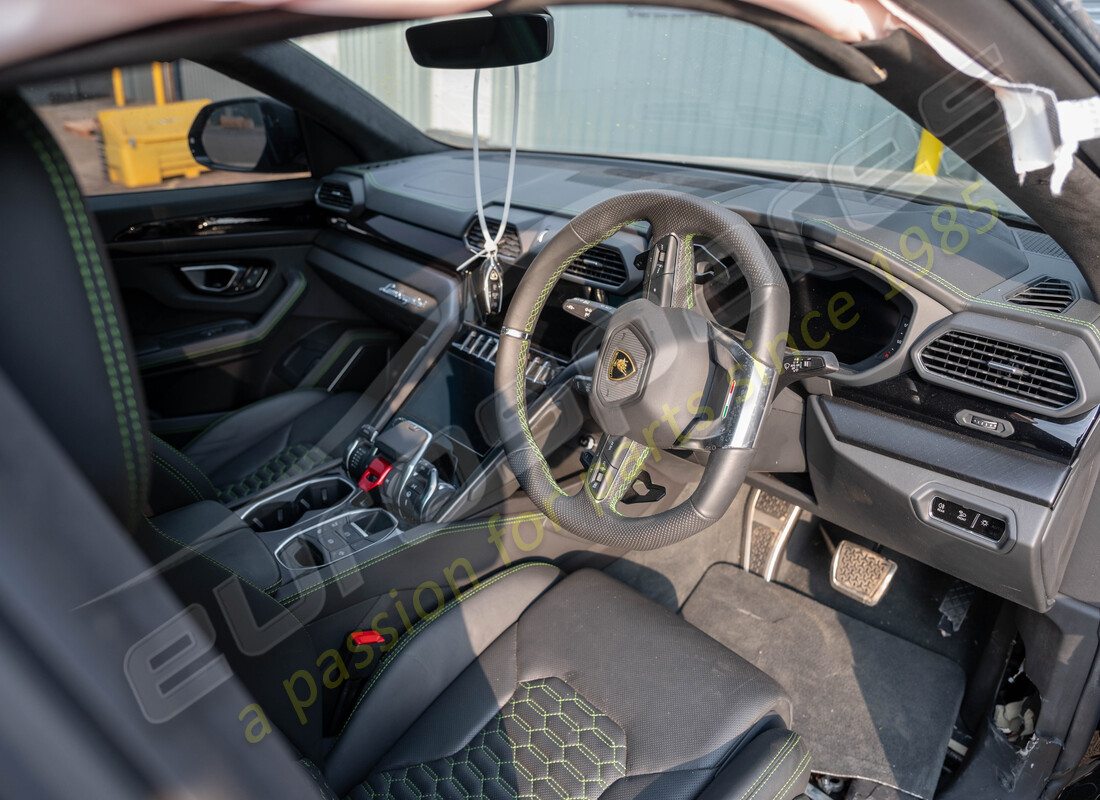 lamborghini urus (2022) avec 11402, en préparation pour le démantèlement #9