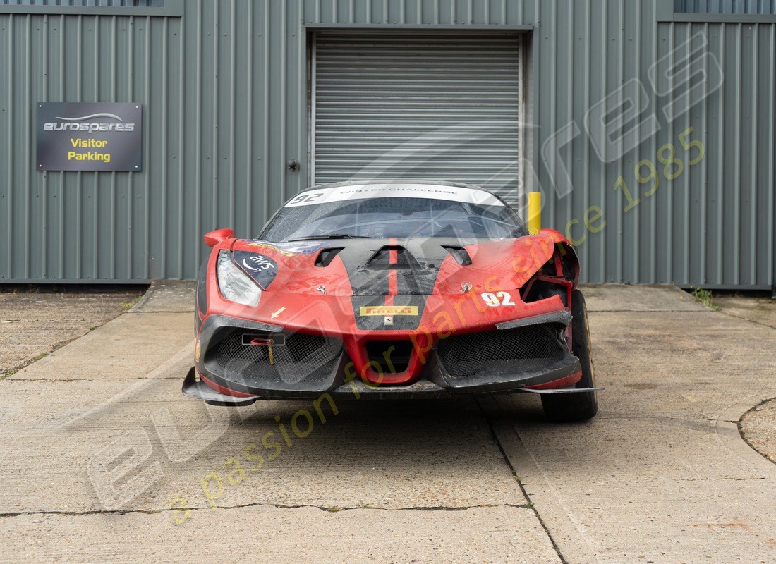 ferrari 488 challenge avec 3900km, en préparation pour le démontage #8