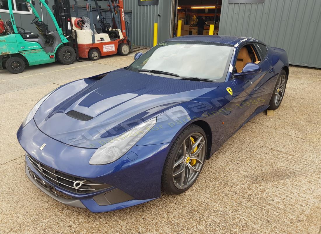 ferrari f12 berlinetta (rhd) en préparation pour démantèlement à eurospares