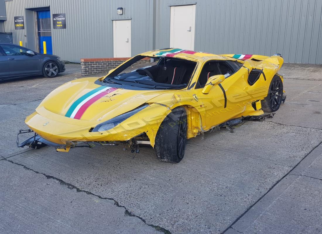 ferrari 488 pista en préparation pour démantèlement à eurospares