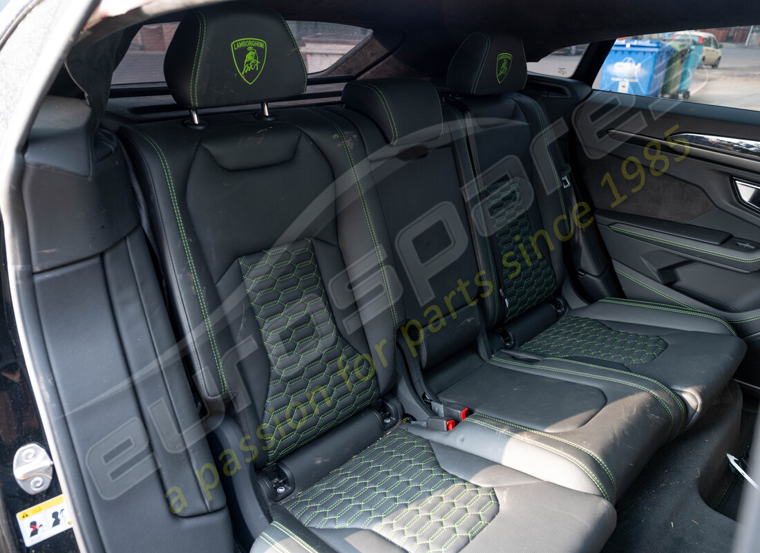 lamborghini urus (2022) avec 11402, en préparation pour le démantèlement #11
