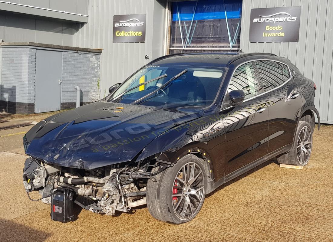 maserati levante (2017) en préparation pour démantèlement à eurospares