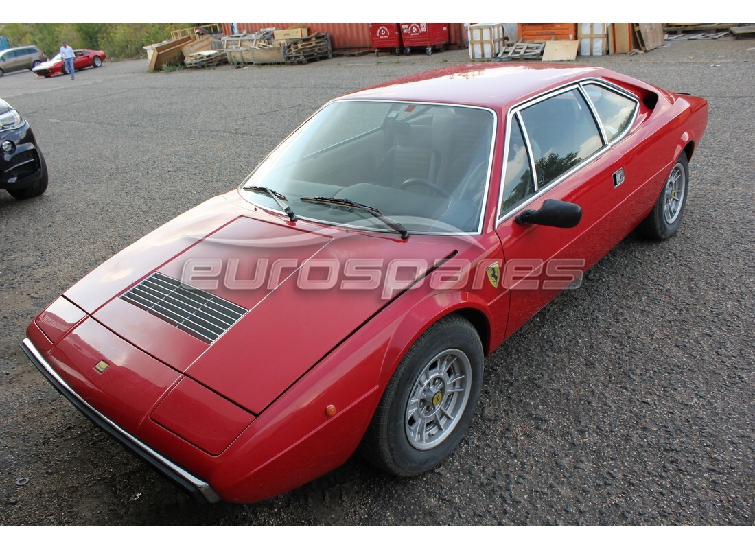 ferrari 208 gt4 dino (1975) en préparation pour démantèlement à eurospares